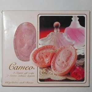 Vintage RARE CAMEO 2 Elegant Gift Soap Bars 3.5 oz